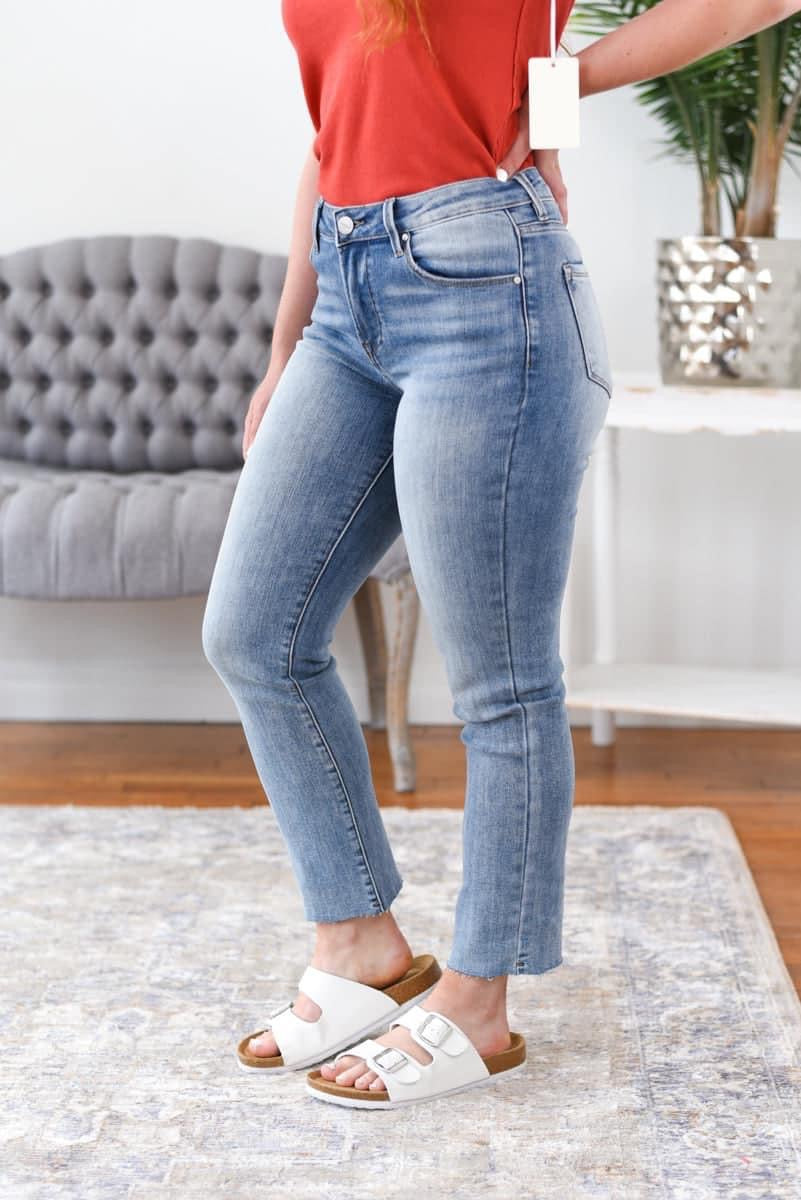 Mid Rise Raw edge straight jeans
